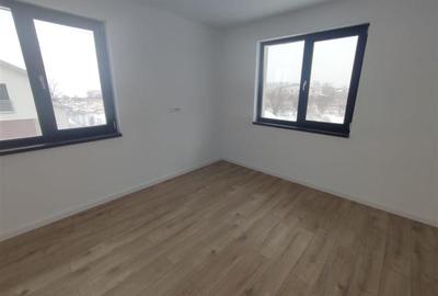 Casă cu 5 camere cu Garaj în Ostratu - 12