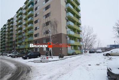 Apartament cu 3 camere decomandat în Nufărul