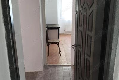 Vand apartament decomandat cu 2 camere Fetesti