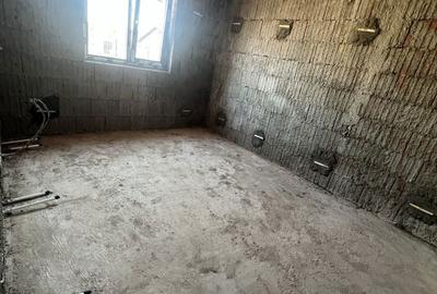 Casă cu 4 camere în Bradu