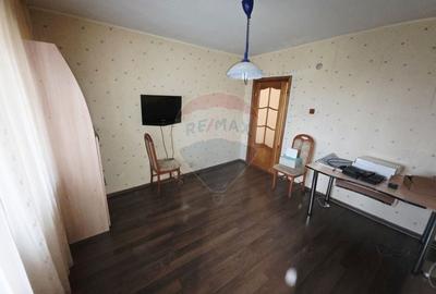 Apartament cu 2 camere de vanzare in zona 1 Mai - 11
