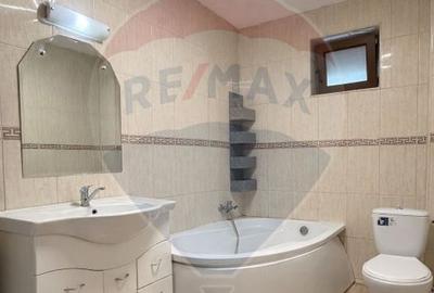Casă cu 5 camere cu Teren 363 Mp în Central - 13