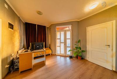 Casă individuală cu 7 camere cu Canalizare în Central - 27