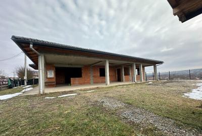 Casă cu 4 camere cu Teren 1800 Mp în Central - 5