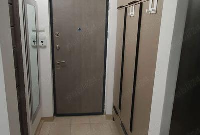 Garsonieră decomandată în Titan