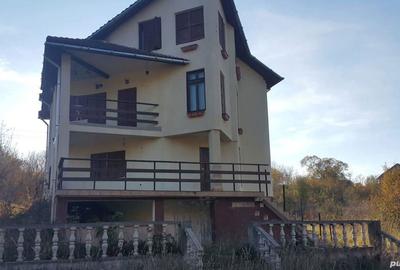 Casa de vacan?a (motel) pe Lacul Cinci?. - 1