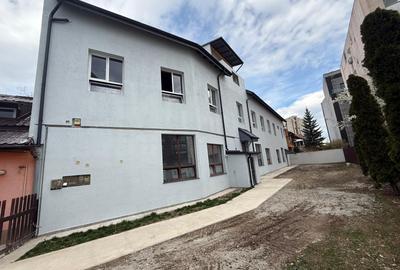 Casă individuală cu 14 camere cu Canalizare în Centrul Civic - 3