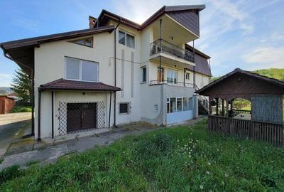 Casă cu Teren 1634 Mp în Gurișoara - 5