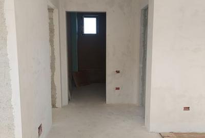 Casă cu 4 camere cu Teren 125 Mp în Central