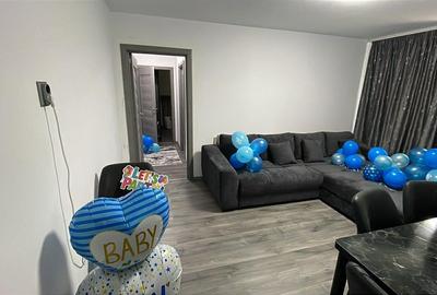 Apartament cu 3 camere semidecomandat, mobilat în Dacia