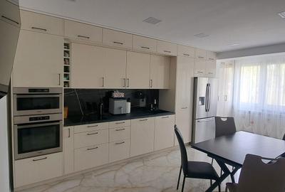 Apartament cu 3 camere decomandat în Micro 1 - 1