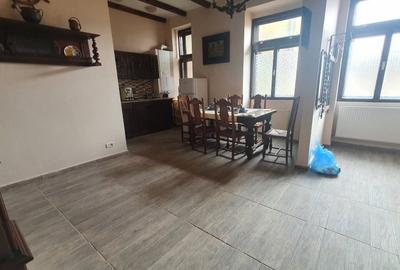 Apartament cu 3 camere decomandat în Central - 11