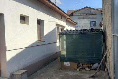 Casă cu 3 camere în 23 August - 4