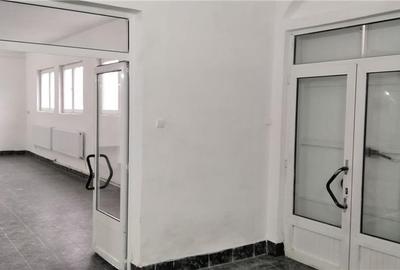 Spațiu comercial, de 180 mp, în Central - 8