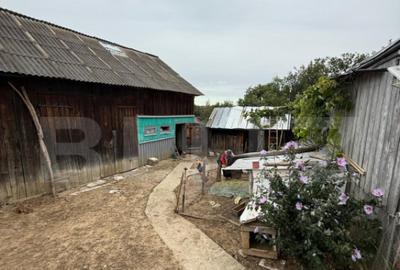 Casă cu 3 camere cu Teren 7200 Mp în Central