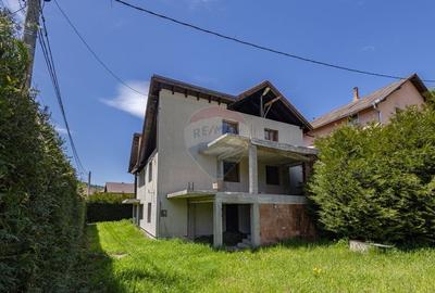 Casa / Vila cu 8 camere / 7 bai de vanzare, Moieciu de Jos - 3