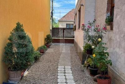 Casă cu 5 camere cu Teren 475 Mp în Central - 1