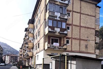 Apartament cu 4 camere nedecomandat în Central - 4