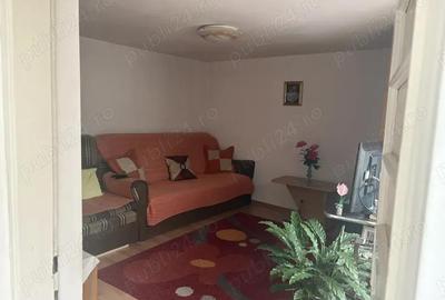 Vanzare casa cartier 23 August - 3