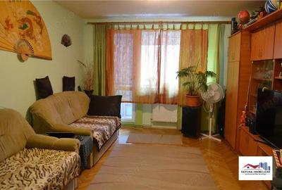 Apartament cu 3 camere decomandat în Dâmbu Pietros - 9