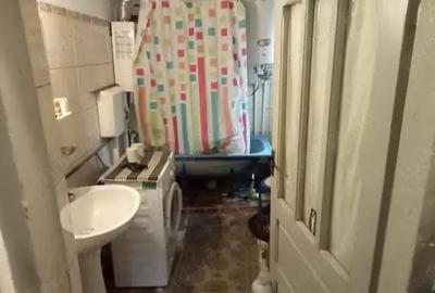 Casă cu 6 camere în Giubega