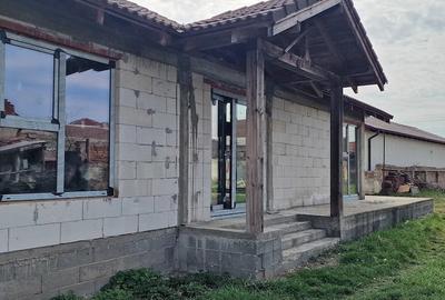 Casă cu 4 camere cu Teren 2712 Mp în Central - 3