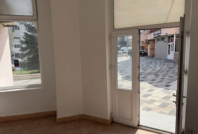 Spațiu comercial, de 48 mp, în Central - 8