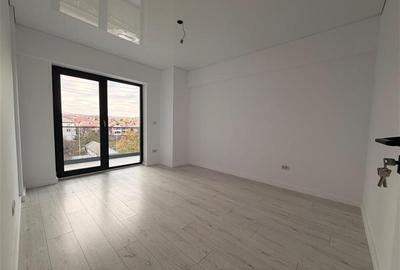 Apartament cu 3 camere decomandat în Nicolina - 4