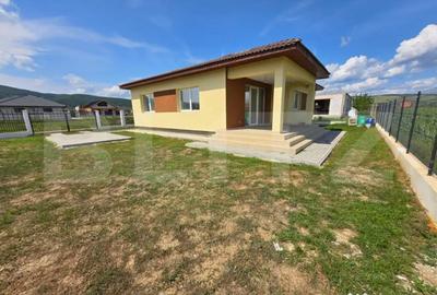 Casă cu 4 camere cu Teren 505 Mp în Micești - 2