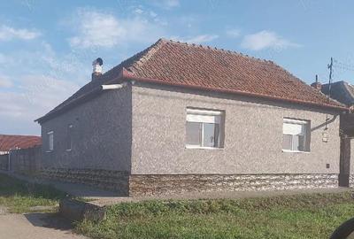 Casă cu Teren 720 Mp în Central