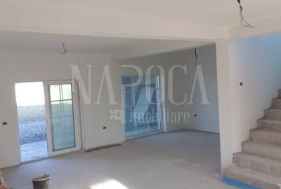 Casă individuală cu 4 camere cu Canalizare în Exterior Est - 1