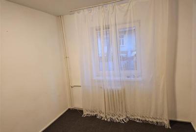 Oportunitate in Centrul Civic: camera la parter cu utilitati si beci - 1