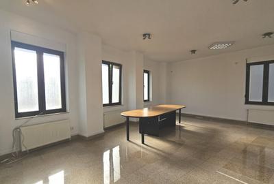 Apartament cu 5 camere semidecomandat în Central
