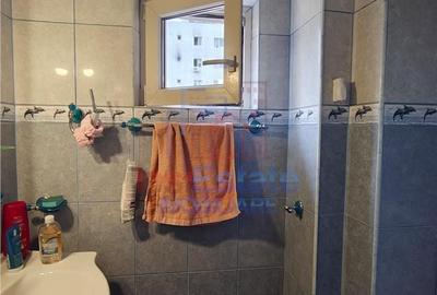 Apartament cu 3 camere decomandat în Alexandru cel Bun