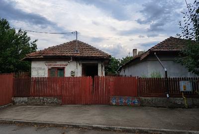 Casă cu 4 camere cu Teren 450 Mp în Central