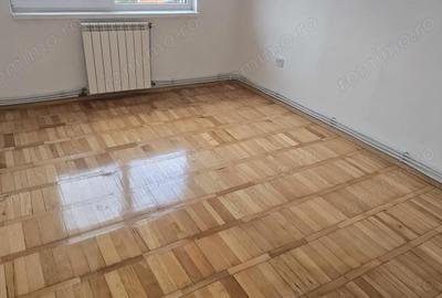 Apartament cu 4 camere decomandat în 22 Decembrie - 18
