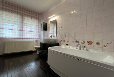 Apartament cu 6 camere decomandat în Sisești - 13