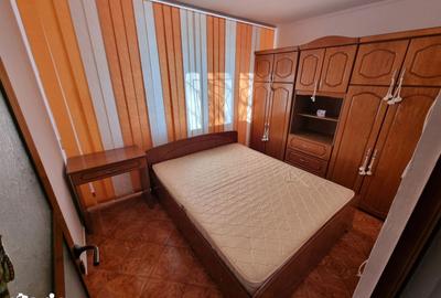 Apartament cu 3 camere în CET - 6