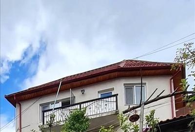 Casă individuală cu 3 camere în Schei