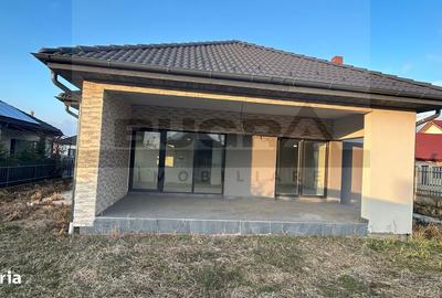 Casă cu 4 camere cu Teren 620 Mp în Jucu - 1
