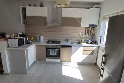 Casă cu 4 camere în Unirii