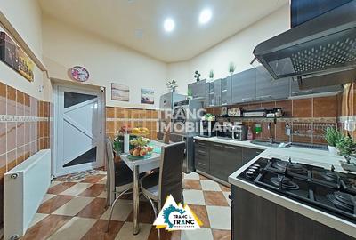 Apartament cu 2 camere semidecomandat, mobilat în Boul Roșu