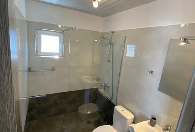 Spațiu comercial, de 1,400 mp, în Central - 4