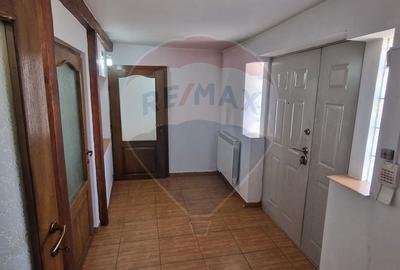 Casa / Vila cu 4 camere de vanzare in zona Central Oras Buhusi - 20