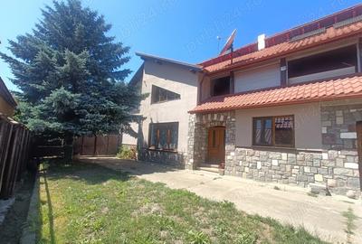 Casa de vanzare cu 8 camere+ teren 4565 mp - 1