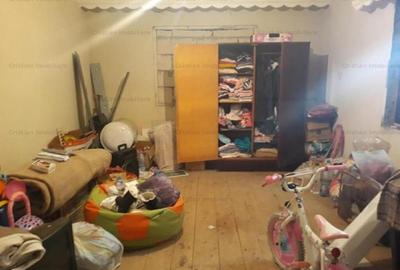 Casă cu 7 camere cu Teren 400 Mp în Chercea