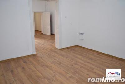 Spatiu Comercial de Inchiriat in Zona Centrala - 2