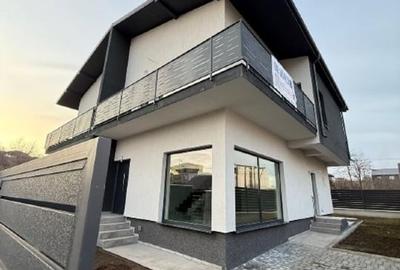 Duplex cu 4 camere cu Canalizare în Bucium - 9