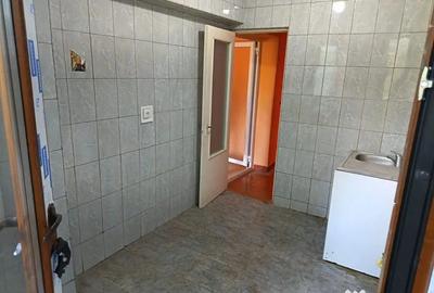 Apartament cu 2 camere decomandat în Micro 13 - 4