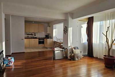 Apartament cu 2 camere decomandat, mobilat în Titan